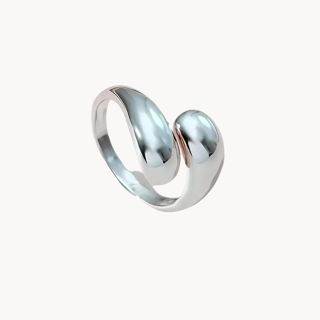 Camille – Milanese Wave Ring