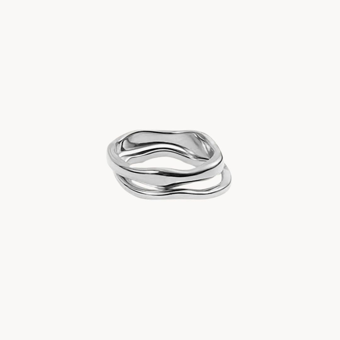 Céleste – Milanese Wave Ring
